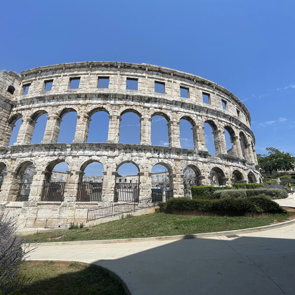 Pola gioiello istriano tra storia, natura e mare cristallino