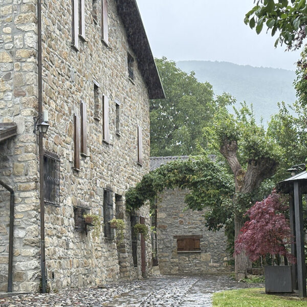 Brugnello: il borgo sospeso tra cielo e roccia