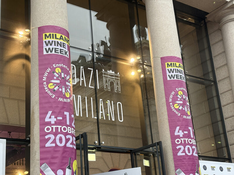 Brindisi sotto l’Arco della Pace: al via alla Milano Wine Week 2025