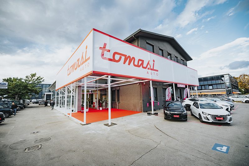 Tomasi Auto Parma apre il nuovo showroom in Motor Valley